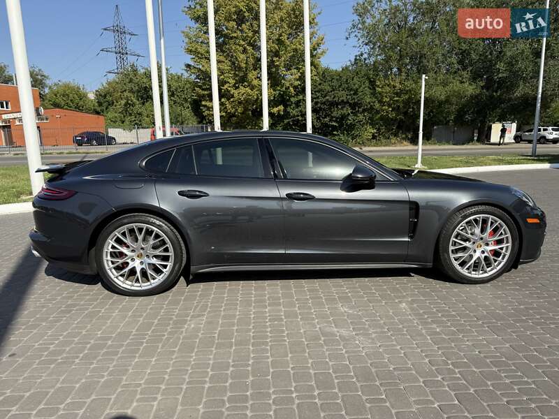 Фастбэк Porsche Panamera 2018 в Днепре