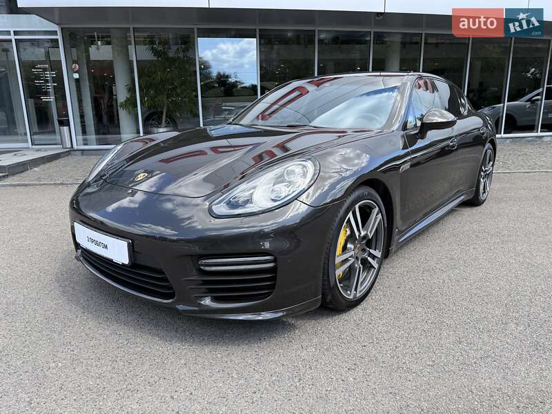 Фастбэк Porsche Panamera 2013 в 