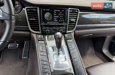 Фастбэк Porsche Panamera 2013 в 