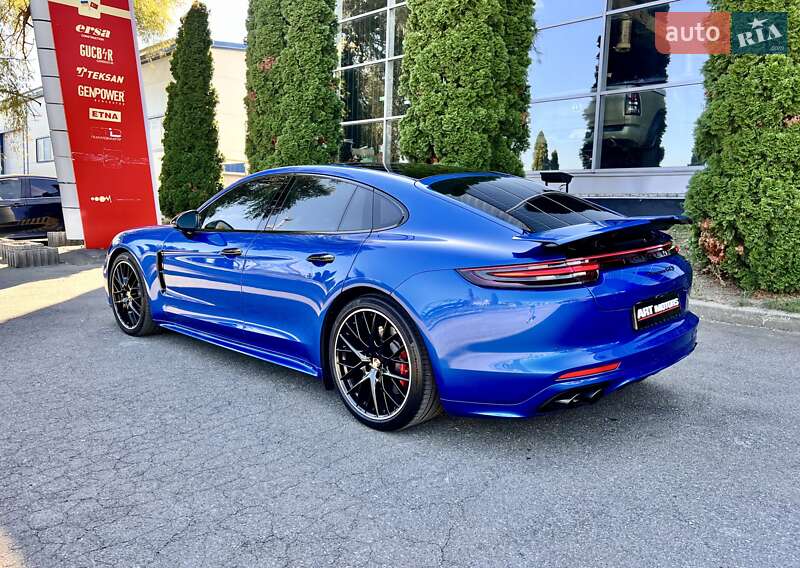 Фастбэк Porsche Panamera 2018 в Киеве