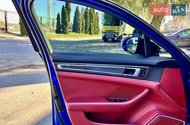 Фастбэк Porsche Panamera 2018 в 