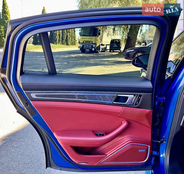 Фастбэк Porsche Panamera 2018 в Киеве