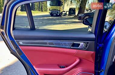 Фастбэк Porsche Panamera 2018 в 