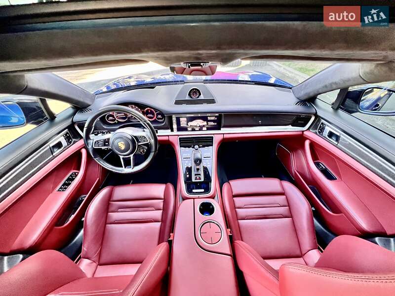 Фастбэк Porsche Panamera 2018 в Киеве