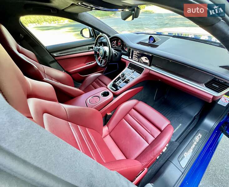 Фастбэк Porsche Panamera 2018 в Киеве