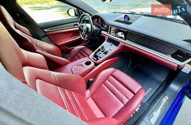 Фастбэк Porsche Panamera 2018 в 