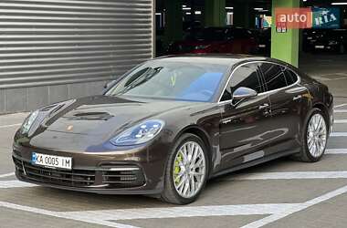 Фастбэк Porsche Panamera 2019 в 