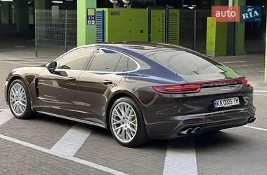 Фастбэк Porsche Panamera 2019 в 