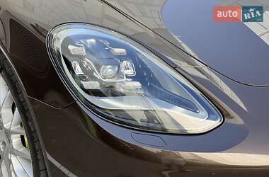 Фастбэк Porsche Panamera 2019 в 