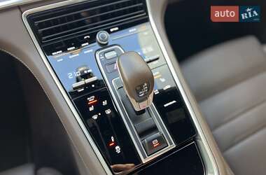 Фастбэк Porsche Panamera 2019 в 