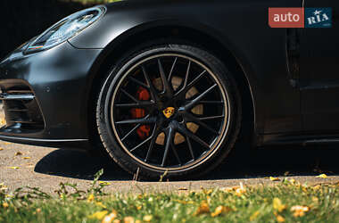 Фастбэк Porsche Panamera 2020 в 