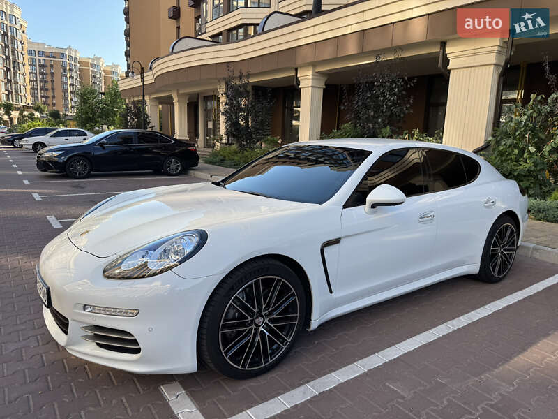 Фастбэк Porsche Panamera 2013 в Киеве