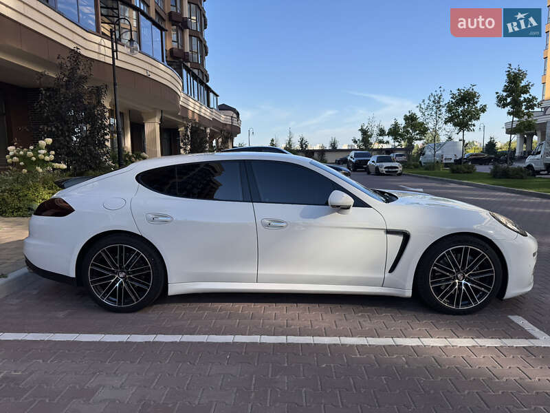Фастбэк Porsche Panamera 2013 в Киеве