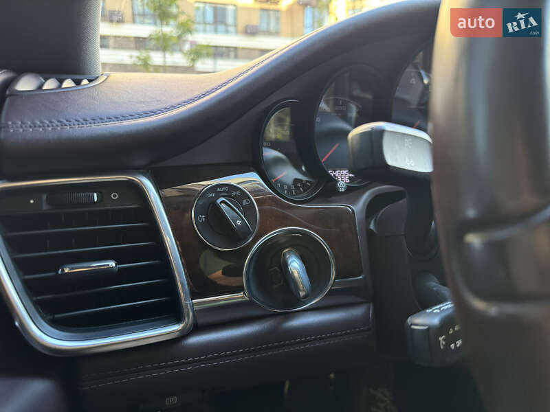 Фастбэк Porsche Panamera 2013 в Киеве