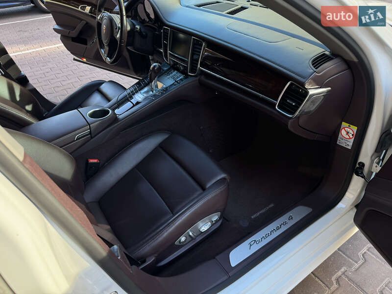 Фастбэк Porsche Panamera 2013 в Киеве