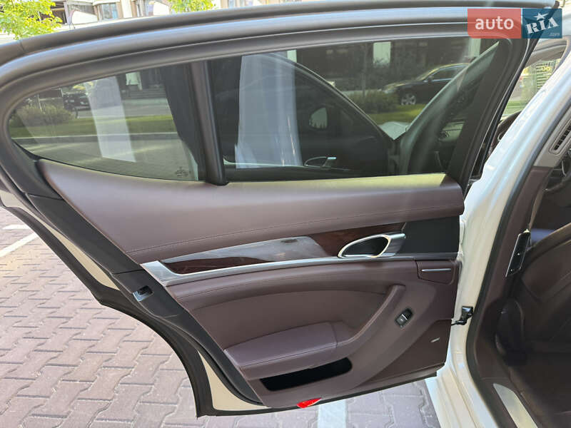 Фастбэк Porsche Panamera 2013 в Киеве