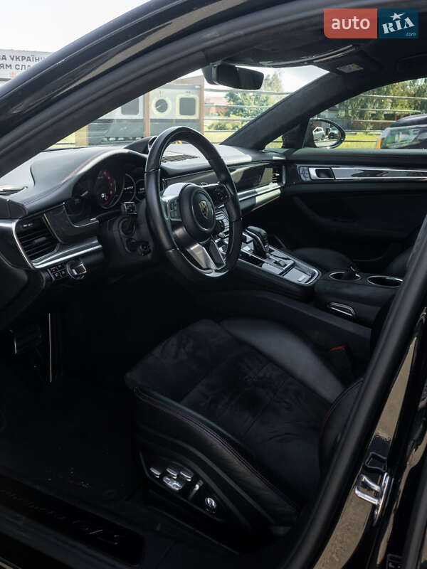 Фастбэк Porsche Panamera 2019 в Киеве