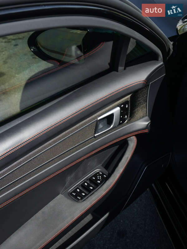 Фастбэк Porsche Panamera 2019 в Киеве