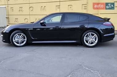 Фастбэк Porsche Panamera 2011 в 