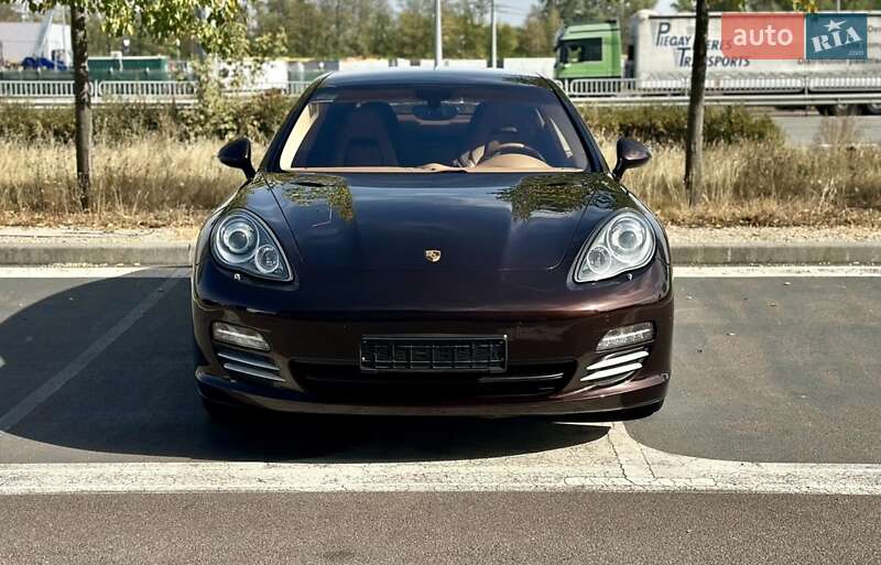 Фастбек Porsche Panamera 2010 в Києві