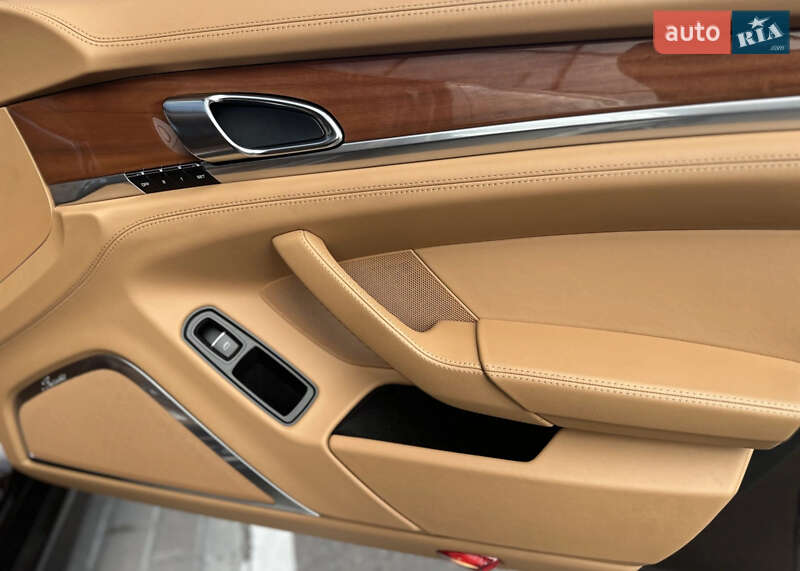 Фастбек Porsche Panamera 2010 в Києві