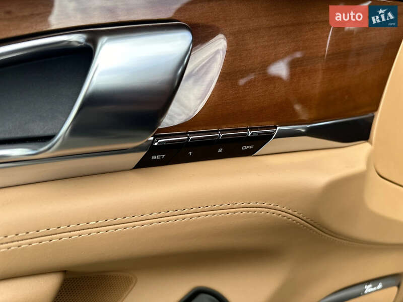 Фастбек Porsche Panamera 2010 в Києві