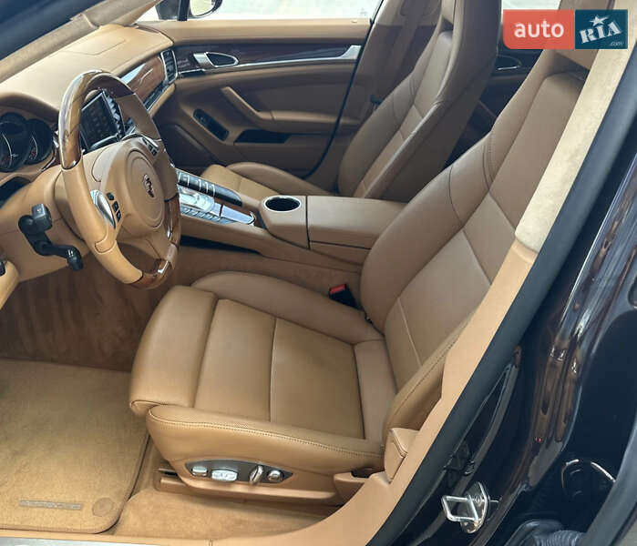 Фастбек Porsche Panamera 2010 в Києві