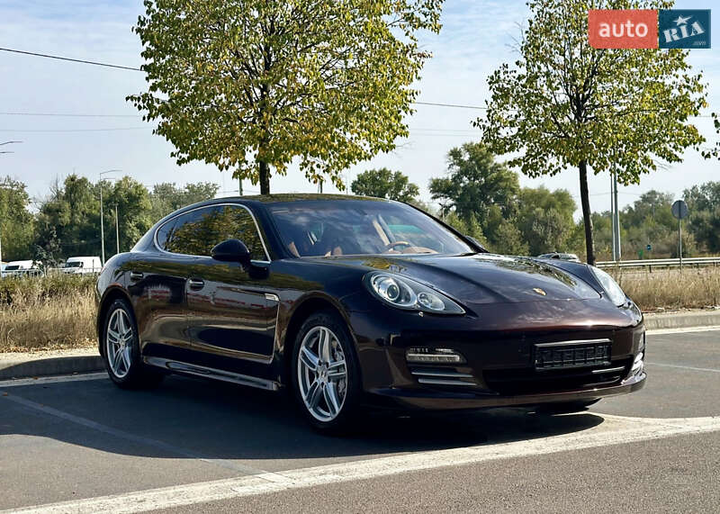 Фастбек Porsche Panamera 2010 в Києві