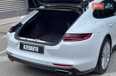 Фастбэк Porsche Panamera 2019 в 