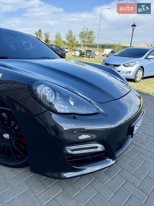 Фастбэк Porsche Panamera 2012 в Киеве