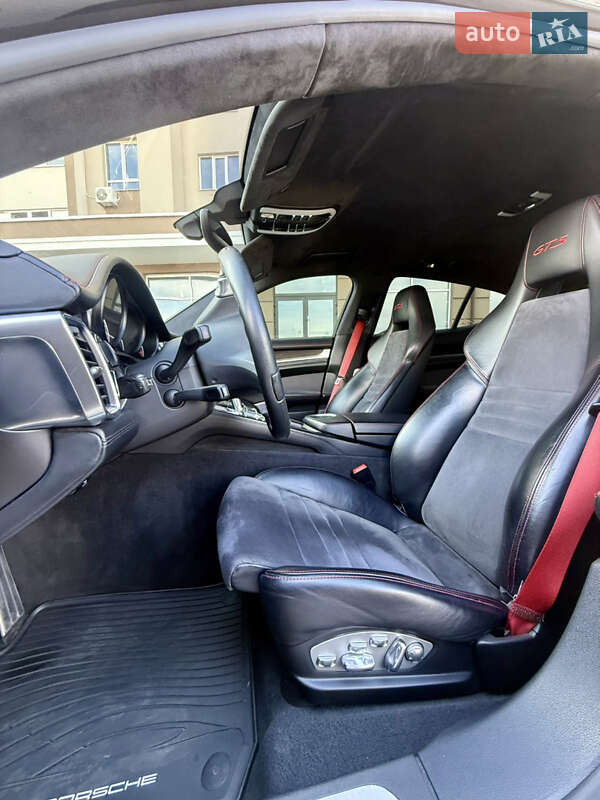 Фастбэк Porsche Panamera 2012 в Киеве