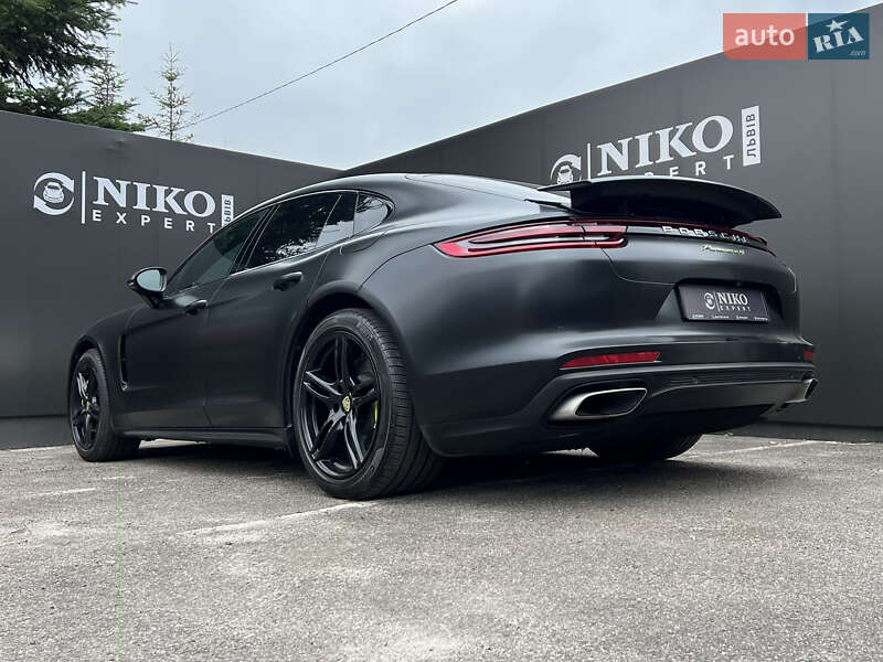 Фастбэк Porsche Panamera 2017 в Львове