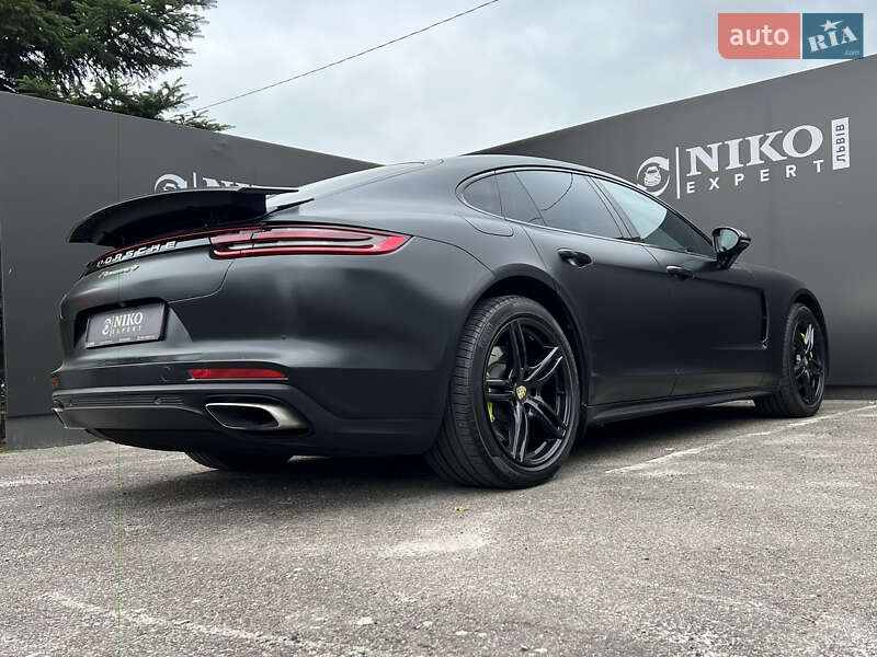 Фастбэк Porsche Panamera 2017 в Львове