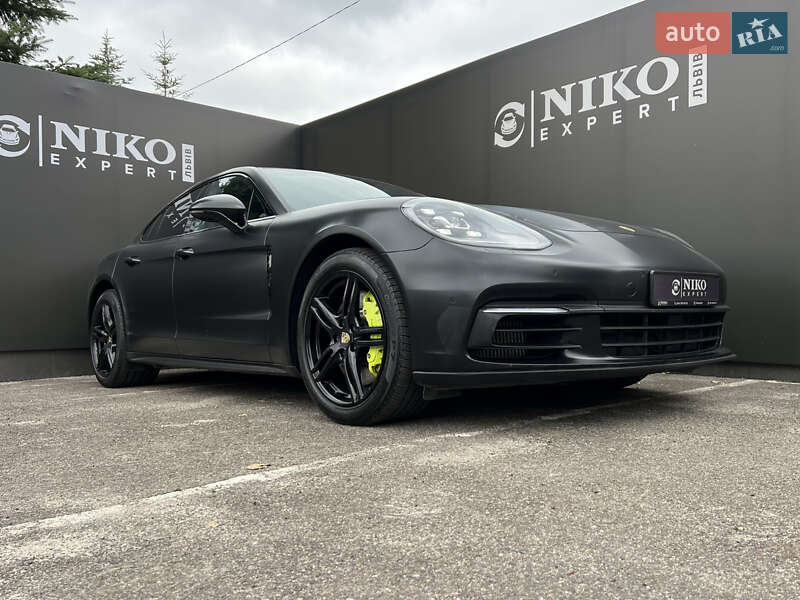 Фастбэк Porsche Panamera 2017 в Львове