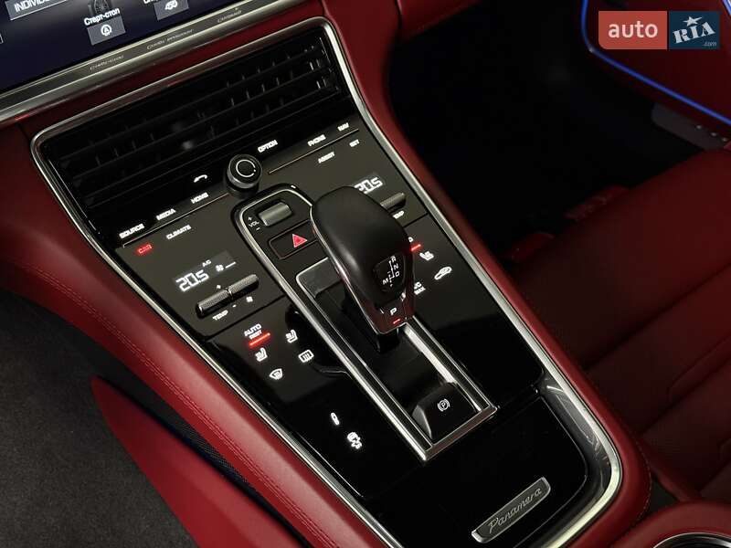 Фастбэк Porsche Panamera 2018 в Днепре