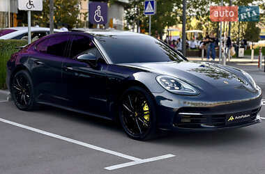 Фастбэк Porsche Panamera 2018 в 