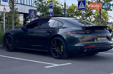 Фастбэк Porsche Panamera 2018 в 