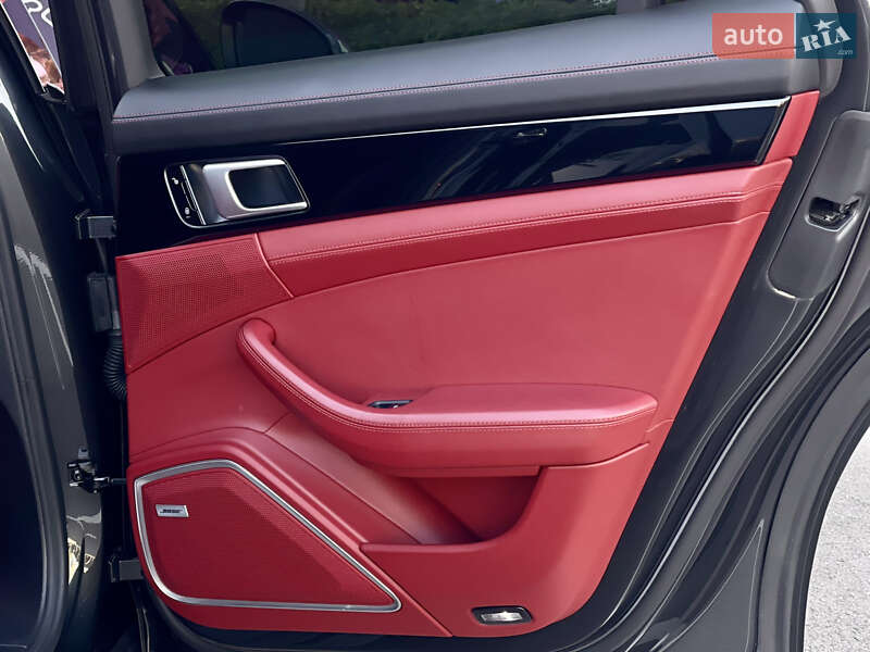 Фастбэк Porsche Panamera 2018 в Киеве фото 31 Фастбэк Porsche Panamera 2018 в Киеве