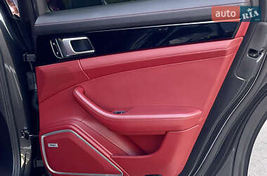 Фастбэк Porsche Panamera 2018 в 