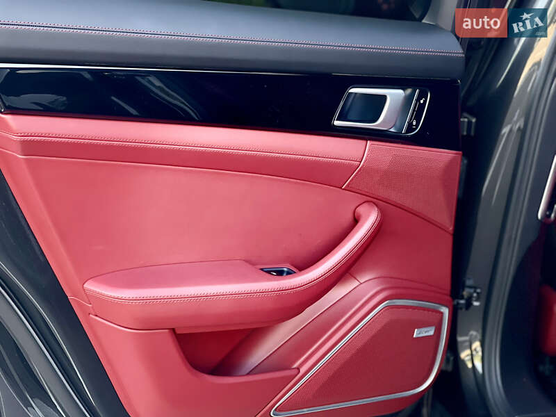 Фастбэк Porsche Panamera 2018 в Киеве фото 33 Фастбэк Porsche Panamera 2018 в Киеве