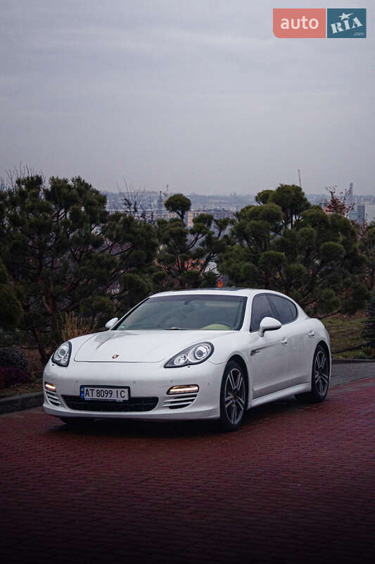 Фастбэк Porsche Panamera 2012 в Коломые