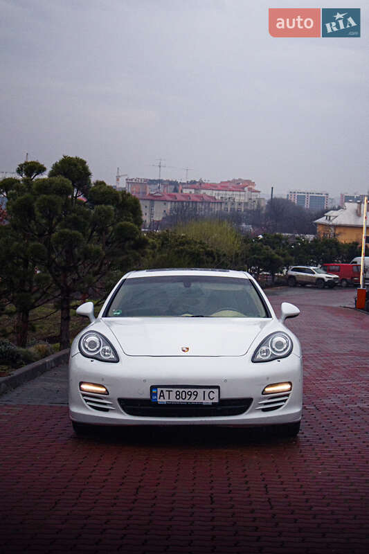 Фастбэк Porsche Panamera 2012 в Коломые