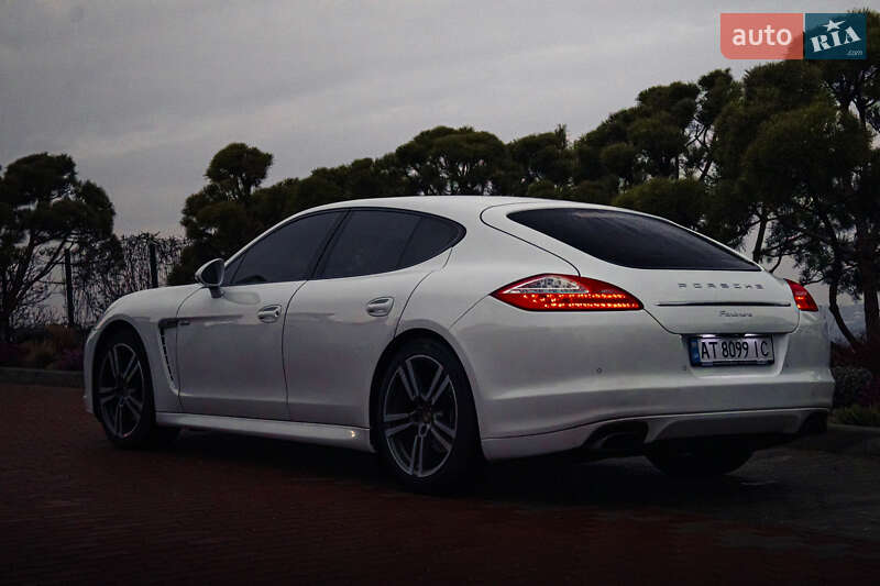 Фастбэк Porsche Panamera 2012 в Коломые