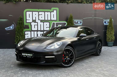Фастбэк Porsche Panamera 2020 в 
