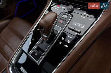 Фастбэк Porsche Panamera 2020 в 