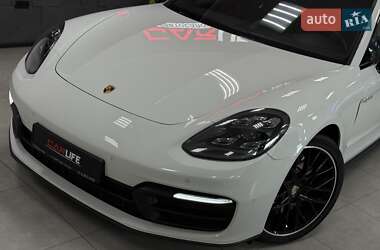 Фастбэк Porsche Panamera 2020 в 