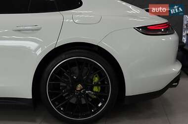 Фастбэк Porsche Panamera 2020 в 