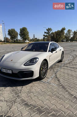 Фастбэк Porsche Panamera 2022 в Киеве