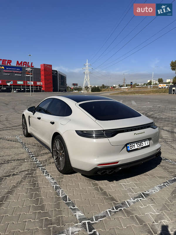 Фастбэк Porsche Panamera 2022 в Киеве