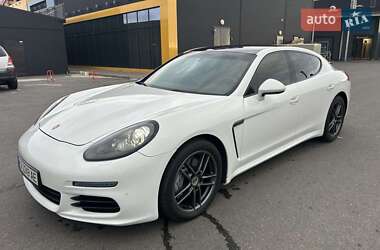 Фастбэк Porsche Panamera 2013 в 
